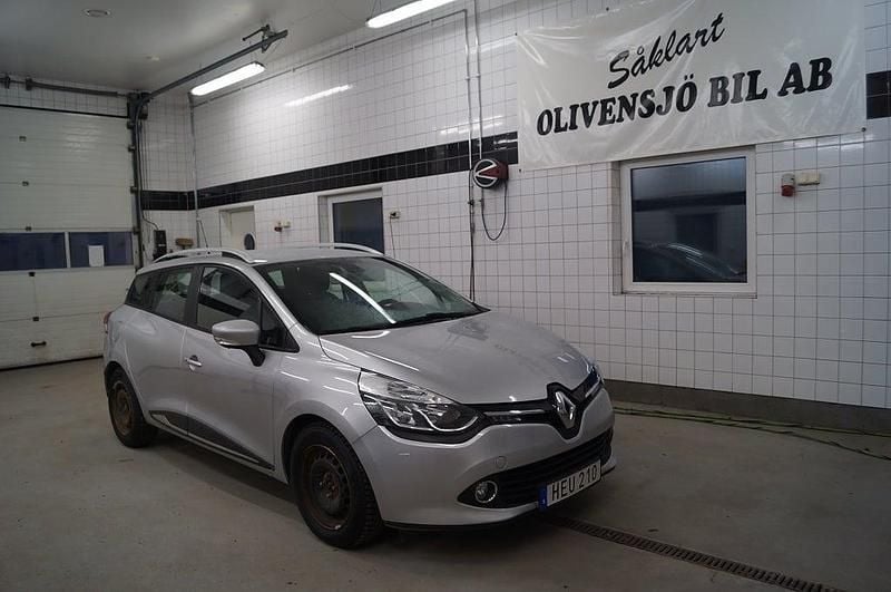 Silver Begagnad 2015 Renault Clio GrandTour Kombi | 64 000 kr (Marknadspris) - Bild 1/4
