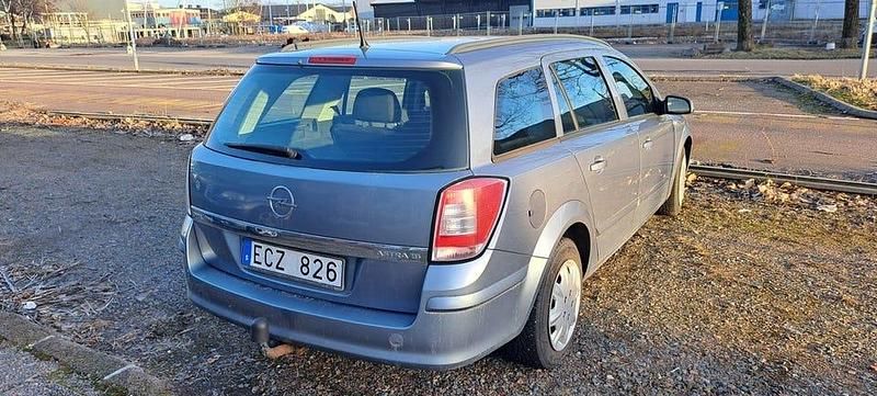 Begagnad Opel Astra 105 HK (77 kW) 2007 Grå