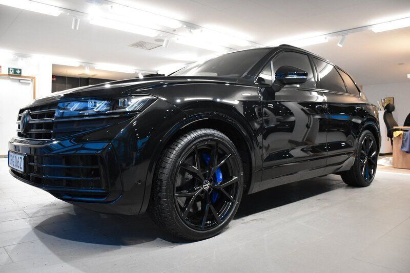 Svart Ny 2024 VW Touareg Black Edition SUV | 1 094 900 kr (Marknadspris) - Bild 1/4