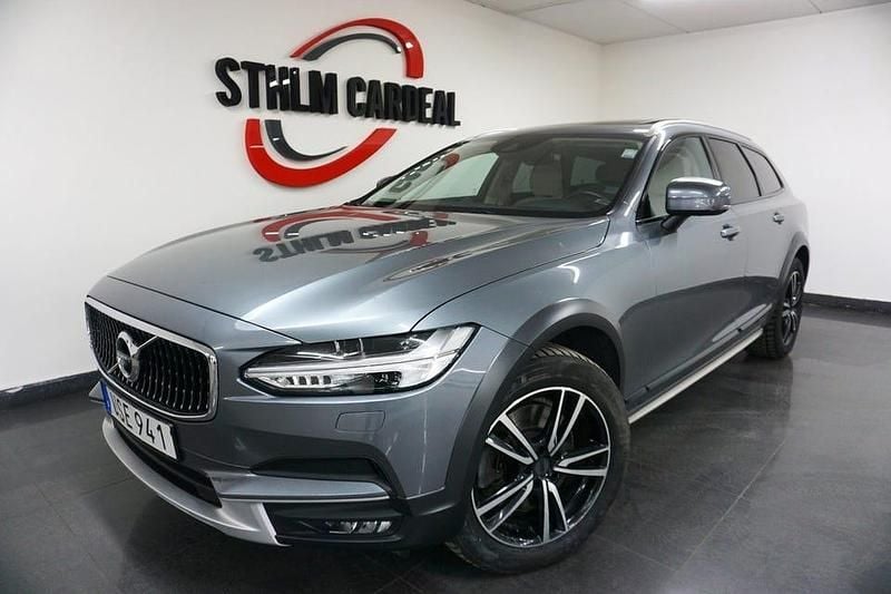 Grå Begagnad 2018 Volvo V90 CC Kombi | 304 700 kr (Marknadspris) - Bild 1/4