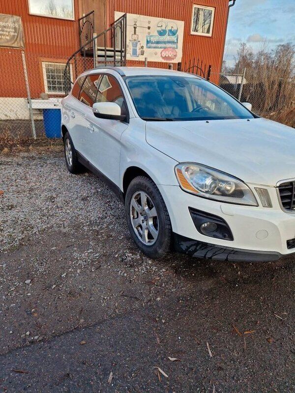 Vit Begagnad 2010 Volvo XC60 Summum SUV | 84 900 kr (Marknadspris) - Bild 1/4