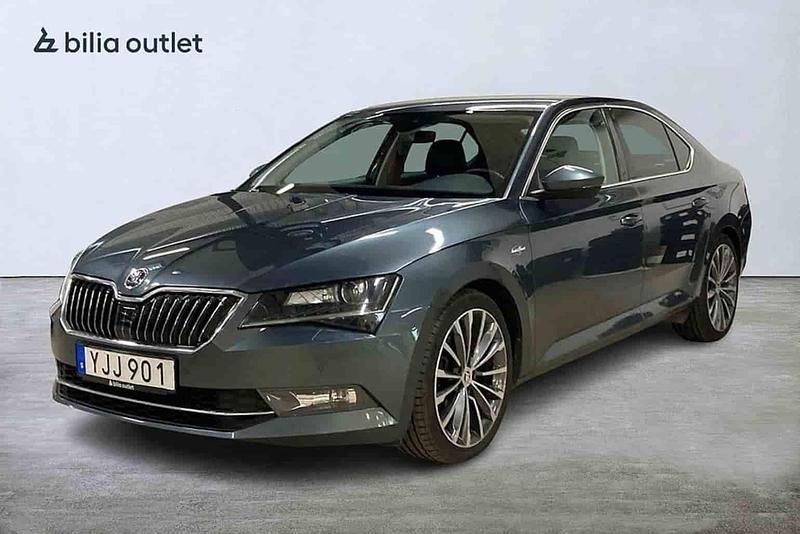 Grå Begagnad 2016 Skoda Superb LAURIN & KLEMENT Halvkombi | 229 900 kr (Lite dyr) - Bild 1/1