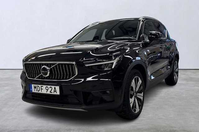 Svart Begagnad 2022 Volvo XC40 Plus SUV | 399 900 kr (Lite dyr) - Bild 1/4