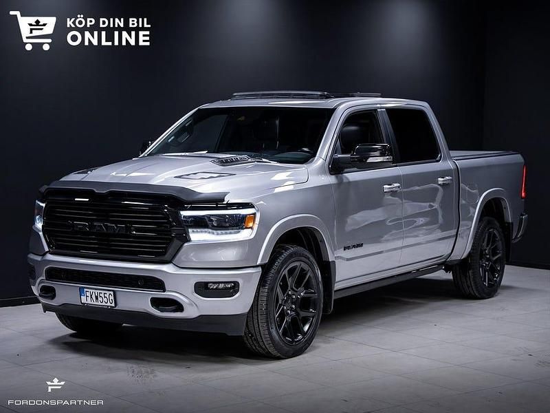 Silver (silver metallic ) Begagnad 2022 Dodge Ram Pickup | 798 900 kr (Marknadspris) - Bild 1/4