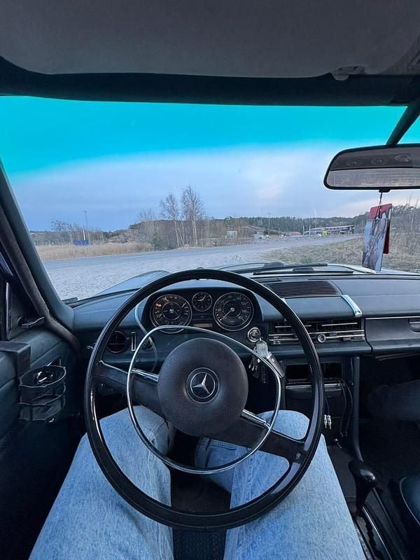 Begagnad Mercedes 230 1974