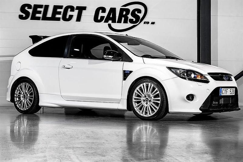 Begagnad Ford Focus RS 350 HK (257 kW) 2010 Vit Halvkombi