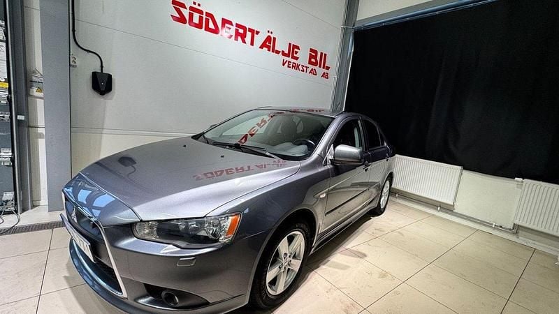 Grå Begagnad 2010 Mitsubishi Lancer Sportback Halvkombi | 59 900 kr (Marknadspris) - Bild 1/4