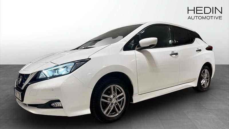Svart Begagnad 2021 Nissan Leaf N-Connecta Halvkombi | 189 900 kr (Marknadspris) - Bild 1/4