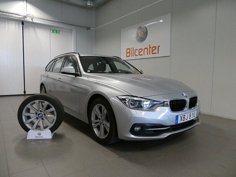 Silver Begagnad 2019 BMW 320 Sport Line Kombi | 229 900 kr (Superpris) - Bild 1/3