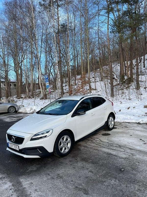 Begagnad Volvo V40 CC Pro 150 HK (110 kW) 2019 Kombi