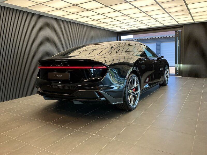 Begagnad Lotus Emeya 675 kW (918 HK) 2024 Svart (black) Halvkombi