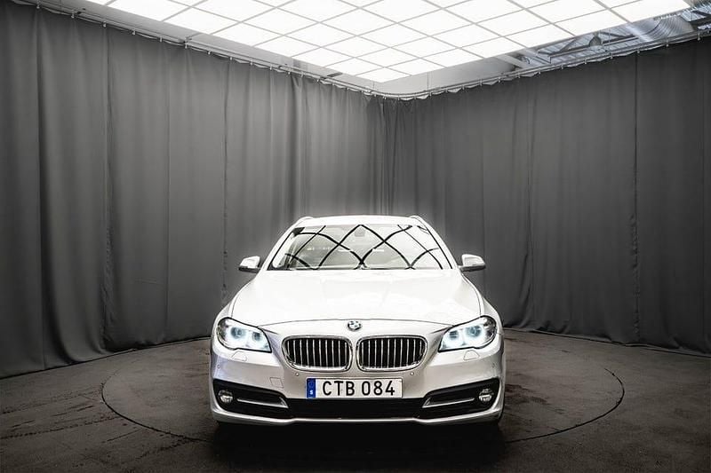 Begagnad BMW 520 184 HK (135 kW) 2014 Silver Kombi