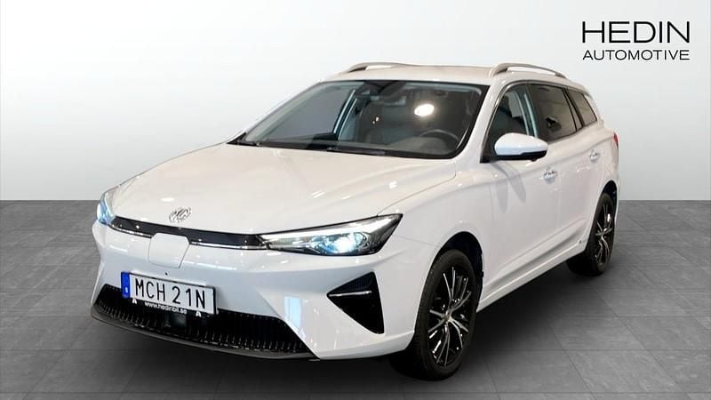 Vit (white) Begagnad 2022 MG MG5 EV Kombi | 299 900 kr - Bild 1/4