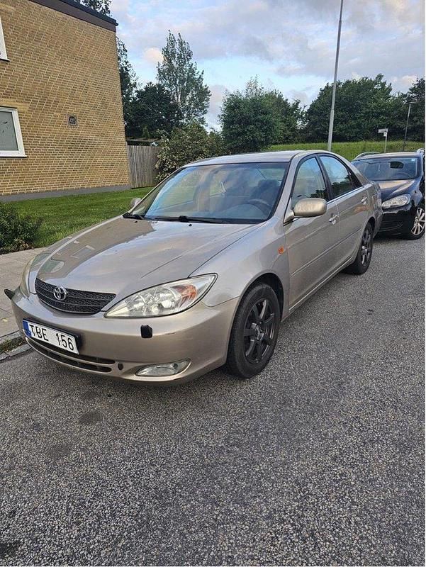Brun Begagnad 2002 Toyota Camry Sedan | 29 000 kr - Bild 1/4