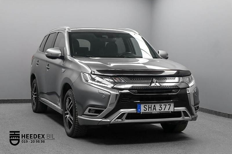 Begagnad Mitsubishi Outlander P-HEV 135 HK (99 kW) 2019 Grå SUV