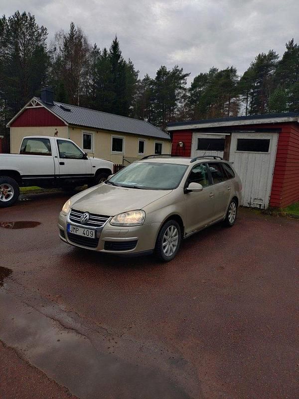 Brun Begagnad 2008 VW Golf Kombi | 17 500 kr (Marknadspris) - Bild 1/4