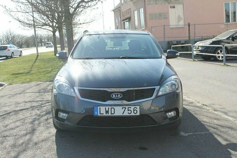 Begagnad Kia Ceed 128 HK (94 kW) 2011 Grå Halvkombi