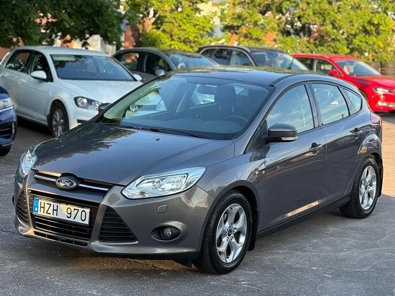 Brun Begagnad 2011 Ford Focus Trend Halvkombi | 59 500 kr (Marknadspris) - Bild 1/4