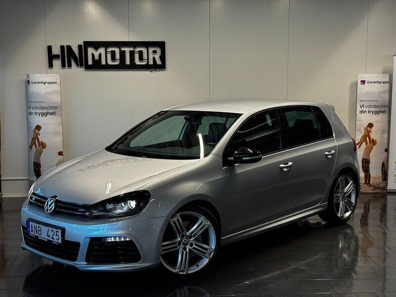 Silver Begagnad 2011 VW Golf VI R Halvkombi | 259 900 kr - Bild 1/4