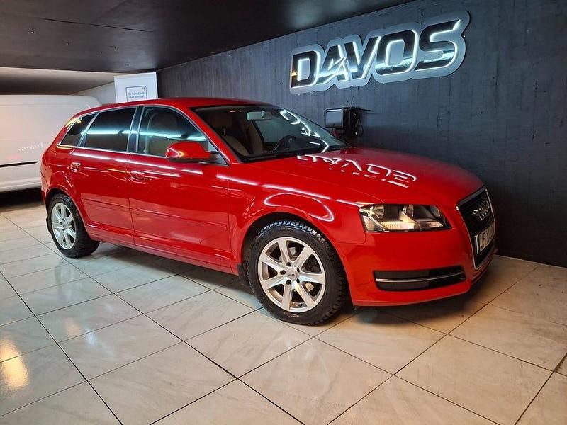 Begagnad Audi A3 Attraction 105 HK (77 kW) 2011 Röd Halvkombi