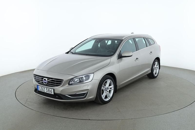 Brun Begagnad 2015 Volvo V60 Summum Kombi | 154 000 kr (Marknadspris) - Bild 1/3