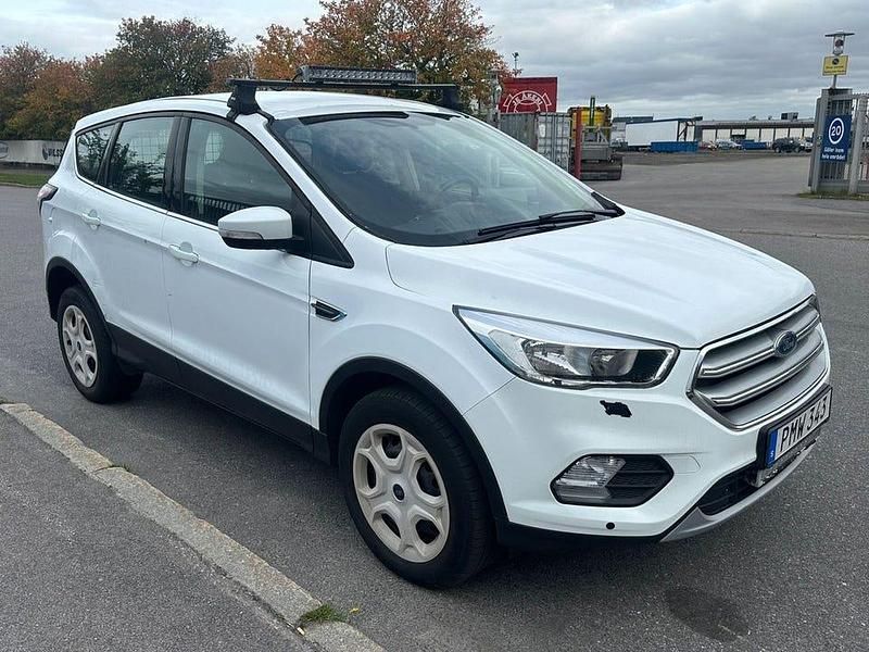Vit Begagnad 2019 Ford Kuga Trend SUV | 80 000 kr (Bra pris) - Bild 1/4