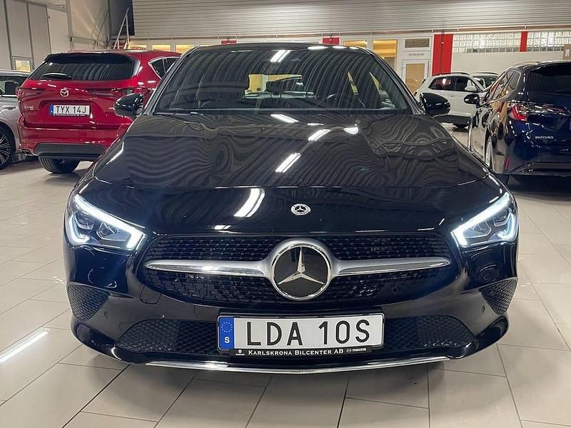 Begagnad Mercedes CLA250 Shooting Brake 218 HK (160 kW) 2023 Svart Kombi
