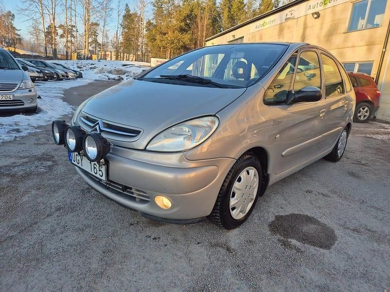 Begagnad Citroën Xsara Picasso 136 HK (100 kW) 2003 Brun Minibuss