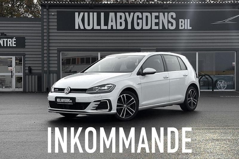 Vit Begagnad 2020 VW Golf VII GTE Halvkombi | 239 000 kr (Marknadspris) - Bild 1/4
