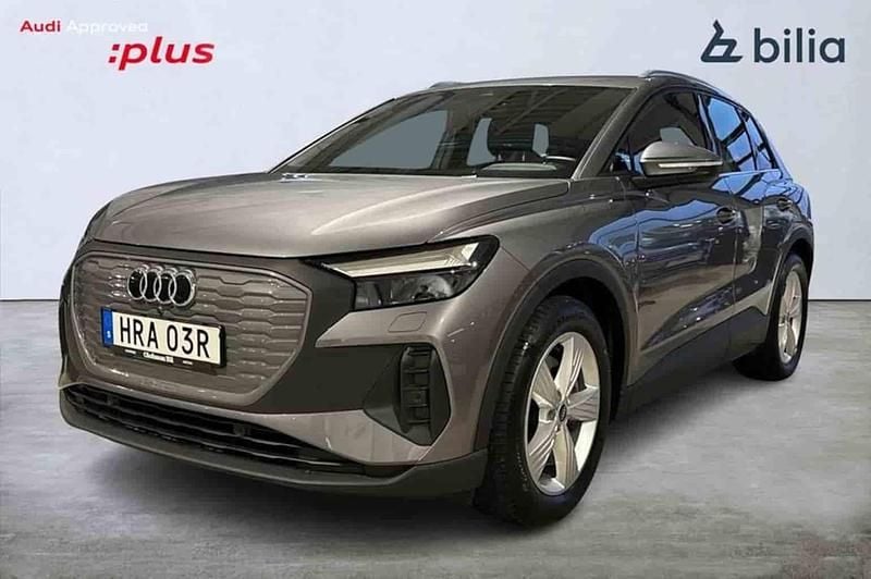 Grå Begagnad 2023 Audi Q4 e-tron SUV | 374 900 kr (Bra pris) - Bild 1/1