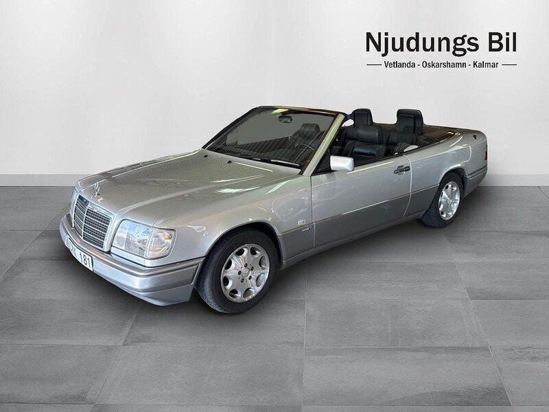 Silver Begagnad 1994 Mercedes E320 Cab | 289 900 kr - Bild 1/4