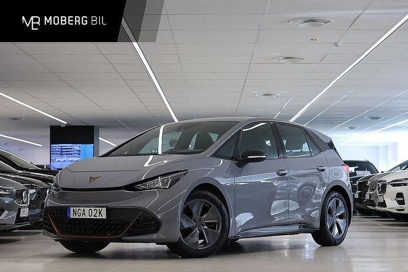 Ljusgrå Begagnad 2023 Cupra Born Halvkombi | 269 900 kr (Marknadspris) - Bild 1/3