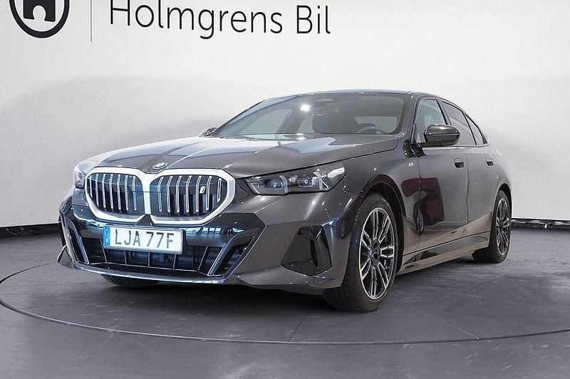 Begagnad BMW i5 M Sport 250 kW (340 HK) 2024 Grå Sedan