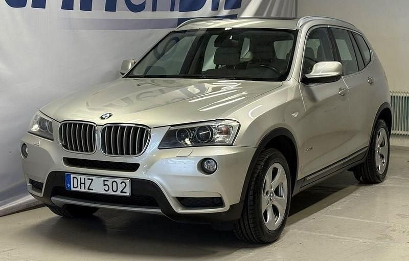 Ljusgrå (grå) Begagnad 2011 BMW X3 SUV | 134 500 kr (Marknadspris) - Bild 1/4