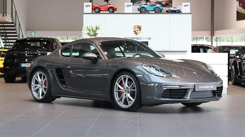 Mörkgrå Begagnad 2017 Porsche 718 Cayman S Sportkupé | 739 000 kr - Bild 1/4