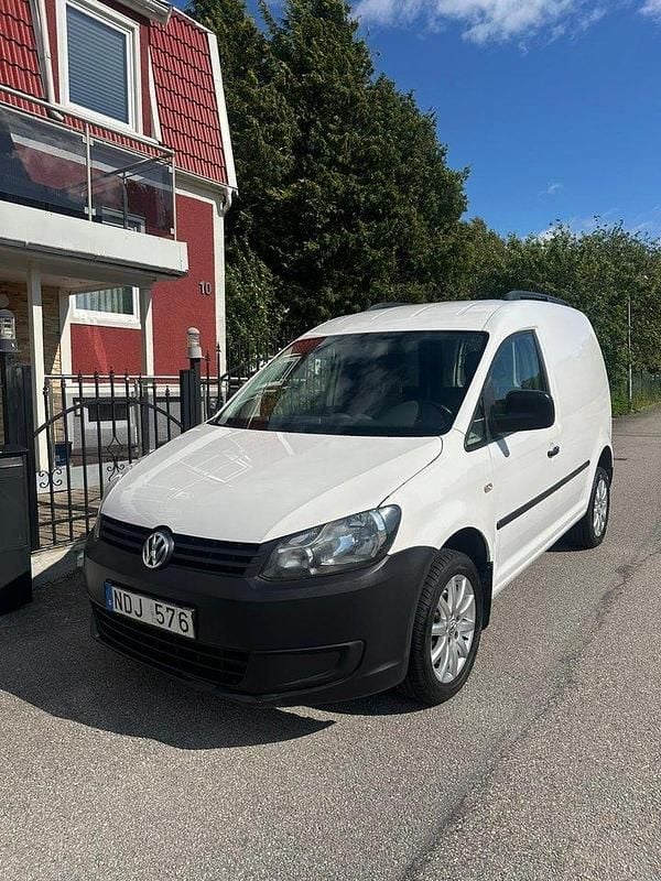 Vit Begagnad 2013 VW Caddy Minibuss | 69 900 kr (Superpris) - Bild 1/4