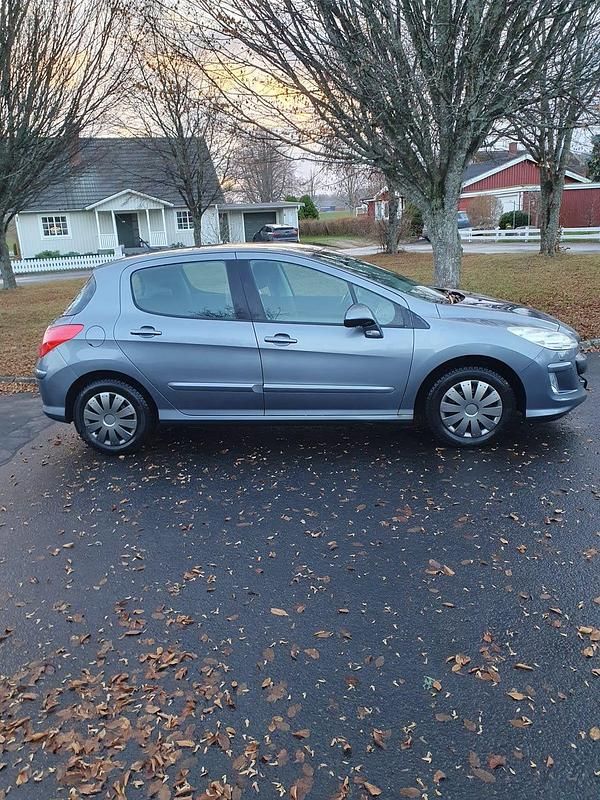 Begagnad 2010 Peugeot 308 Halvkombi | 23 500 kr (Bra pris) - Bild 1/3