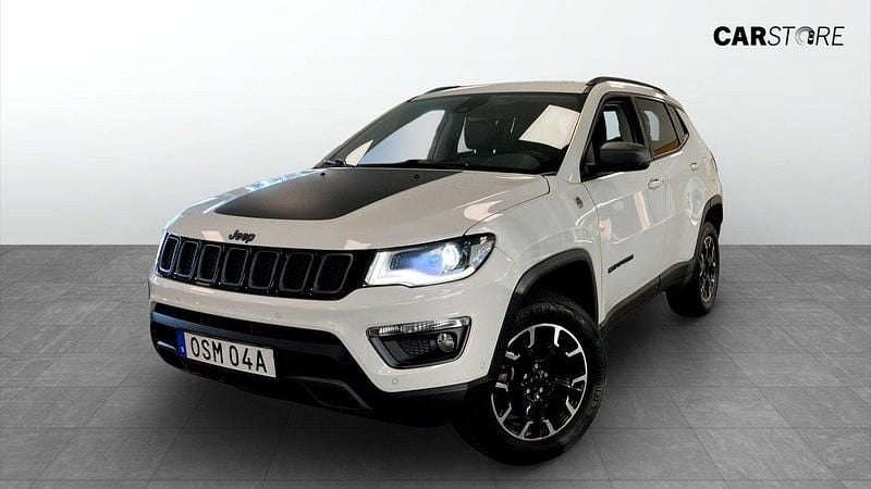 Vit (white) Begagnad 2020 Jeep Compass Trailhawk SUV | 259 900 kr (Marknadspris) - Bild 1/4