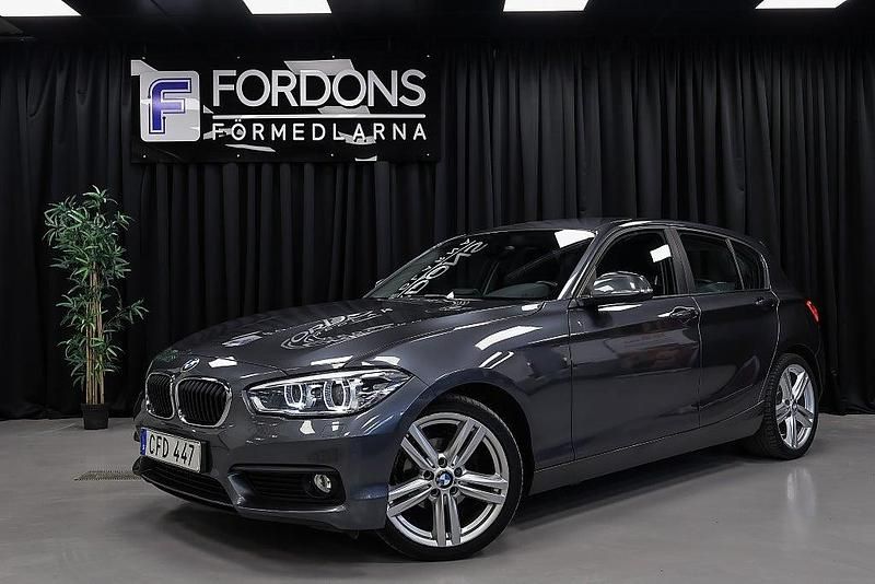 Metalliclack: mineralgrå Begagnad 2016 BMW 116 Advantage Halvkombi | 159 900 kr (Marknadspris) - Bild 1/4
