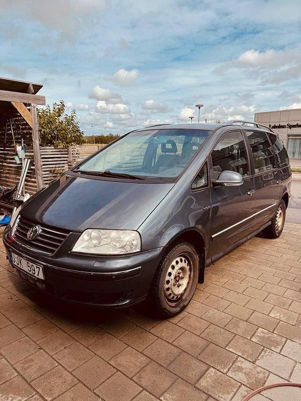Grå Begagnad 2007 VW Sharan Freestyle Minibuss | 25 000 kr - Bild 1/4