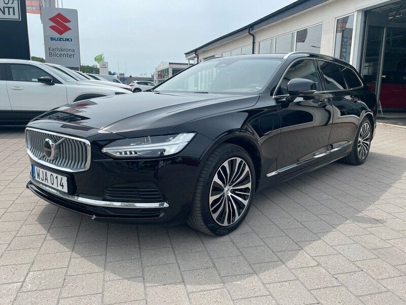 Svart Begagnad 2023 Volvo V90 Core Kombi | 399 000 kr (Marknadspris) - Bild 1/4
