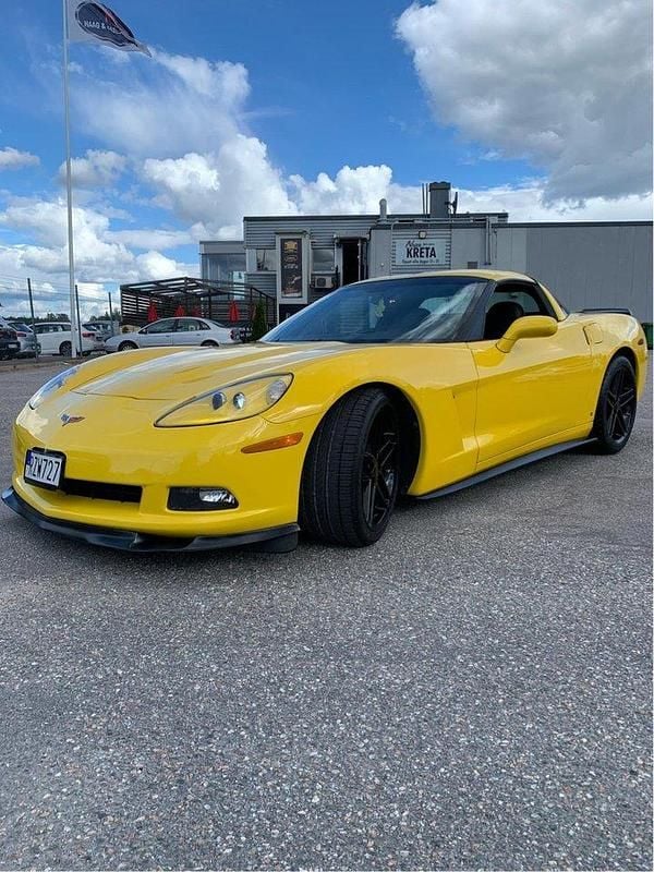 Gul Begagnad 2007 Chevrolet Corvette Sportkupé | 325 000 kr (Marknadspris) - Bild 1/4