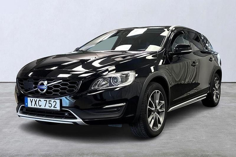 Svart Begagnad 2017 Volvo V60 CC Standard Kombi | 205 000 kr (Dyr) - Bild 1/4