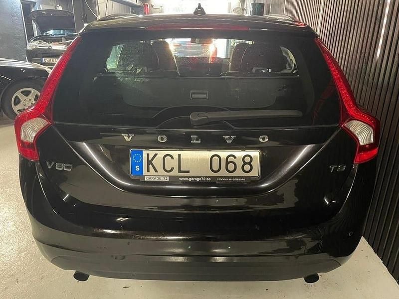 Begagnad Volvo V60 Momentum 150 HK (110 kW) 2011 Svart Kombi