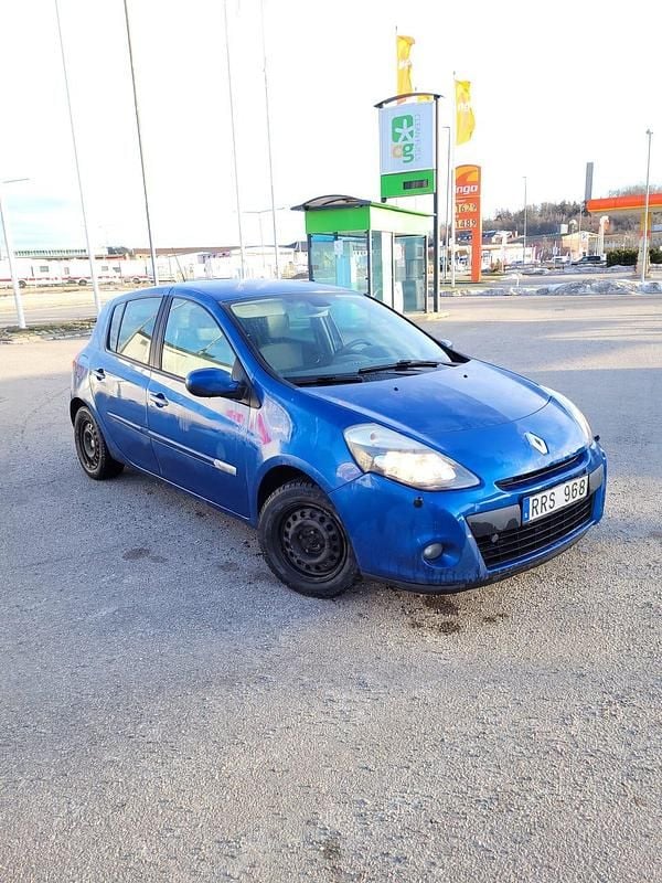 Begagnad 2010 Renault Clio R.S. Halvkombi | 18 500 kr (Bra pris) - Bild 1/4