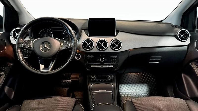 Begagnad Mercedes B200 136 HK (100 kW) 2015 Svart Minibuss