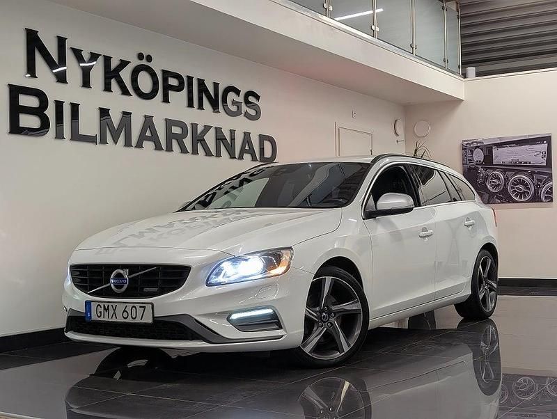 Vit Begagnad 2014 Volvo V60 R-Design Kombi | 149 900 kr (Marknadspris) - Bild 1/4