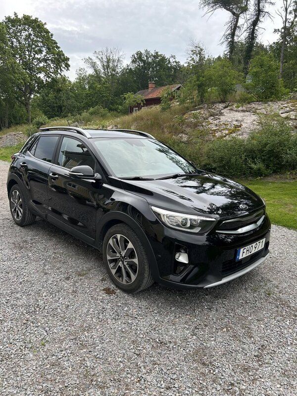 Svart Begagnad 2019 Kia Stonic Advance SUV | 170 000 kr (Marknadspris) - Bild 1/4
