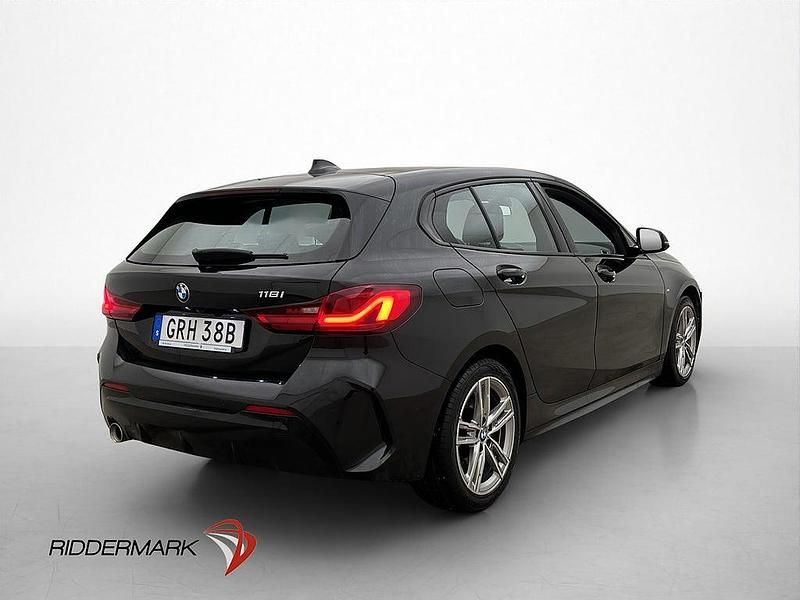 Begagnad BMW 118 M Sport 136 HK (100 kW) 2020 Svart Halvkombi