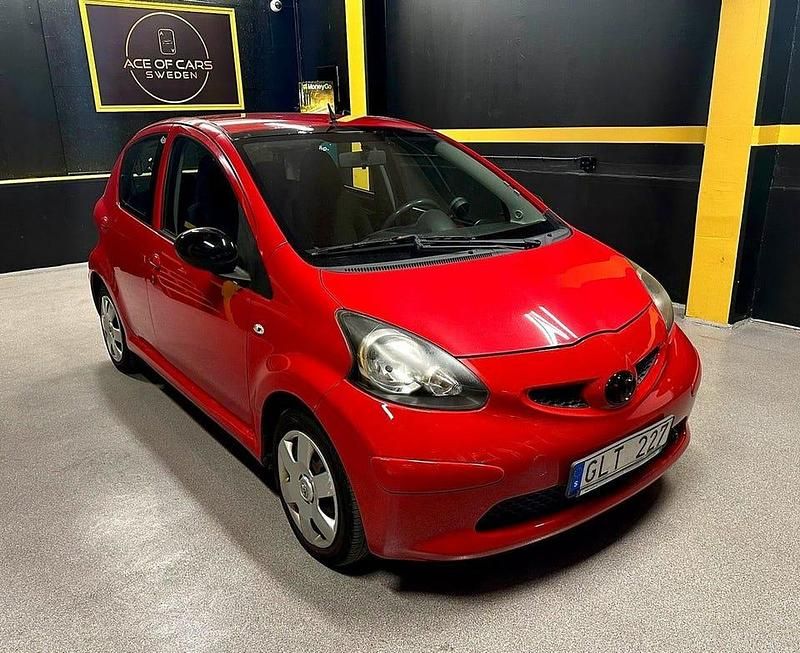 Röd Begagnad 2007 Toyota Aygo Halvkombi | 32 990 kr (Marknadspris) - Bild 1/4